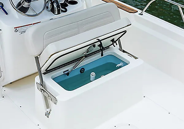 2027 Boston Whaler 190 Montauk -9