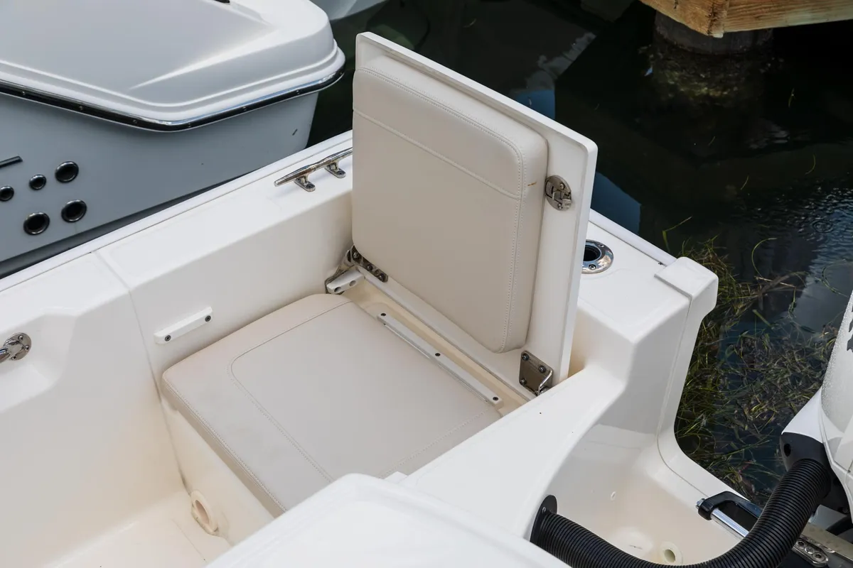 2027 Boston Whaler 210 Montauk-13