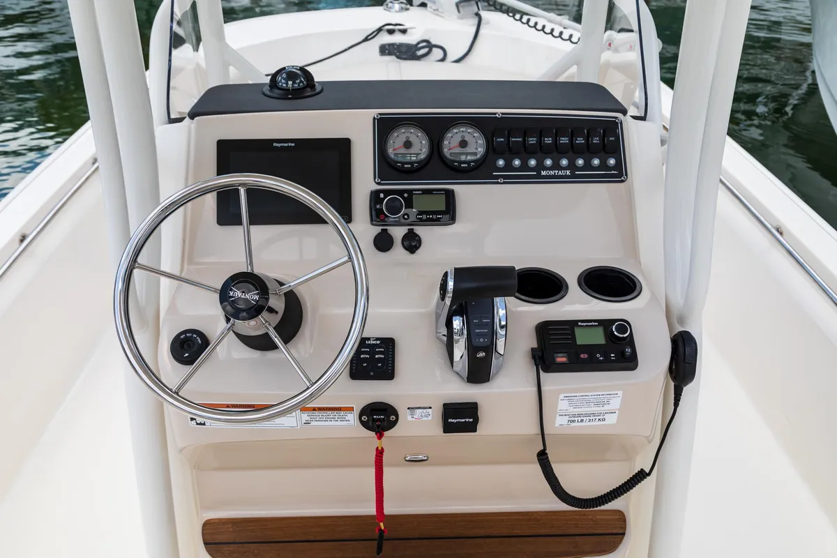 2027 Boston Whaler 210 Montauk-15