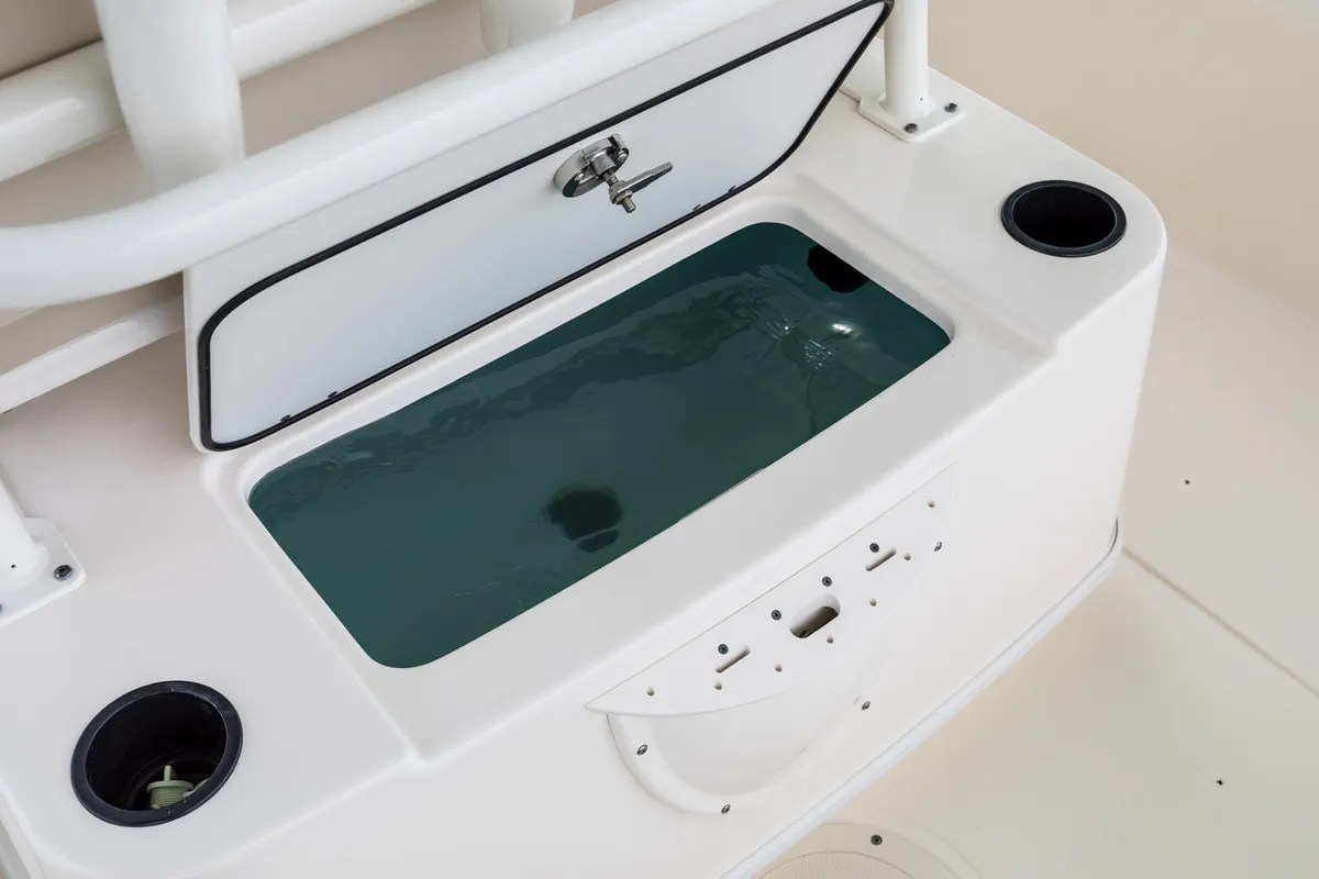 2027 Boston Whaler 210 Montauk-18