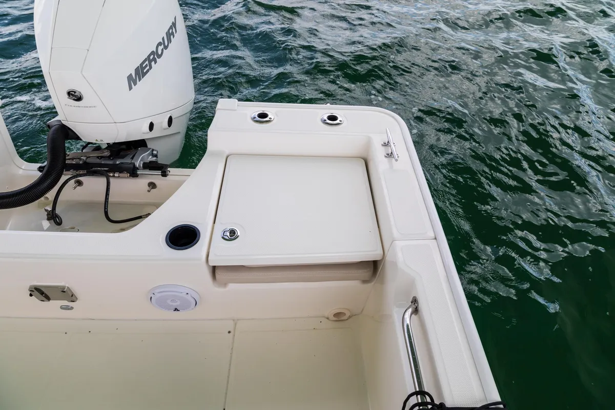 2027 Boston Whaler 210 Montauk-17