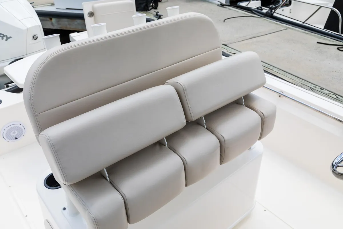 2027 Boston Whaler 210 Montauk-20