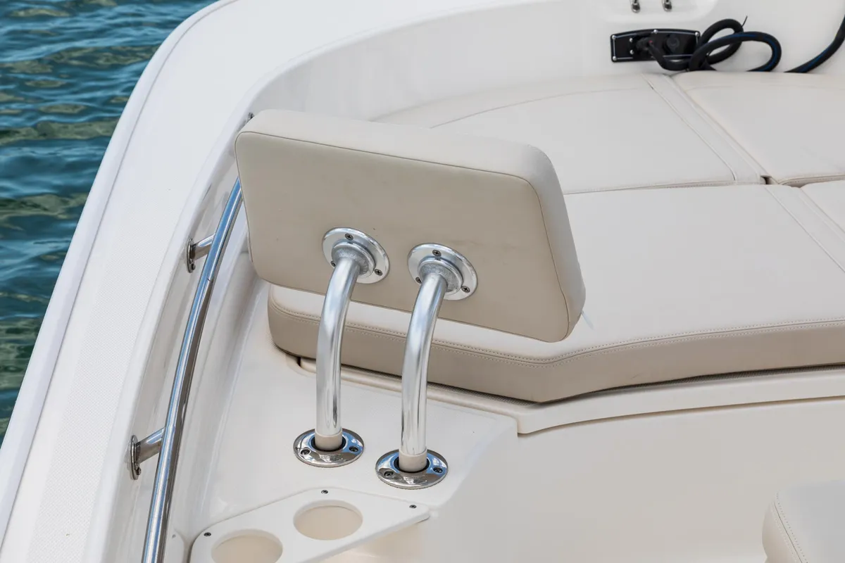 2027 Boston Whaler 210 Montauk-23