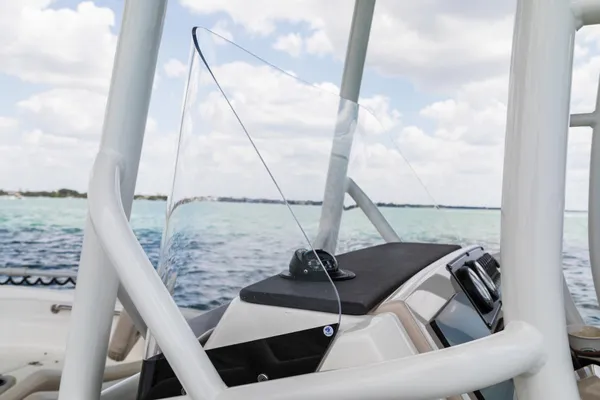 2027 Boston Whaler 210 Montauk-34