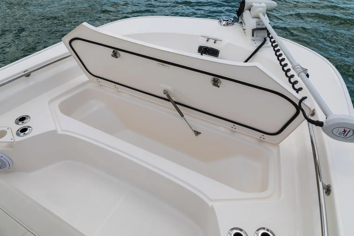 2027 Boston Whaler 210 Montauk-31
