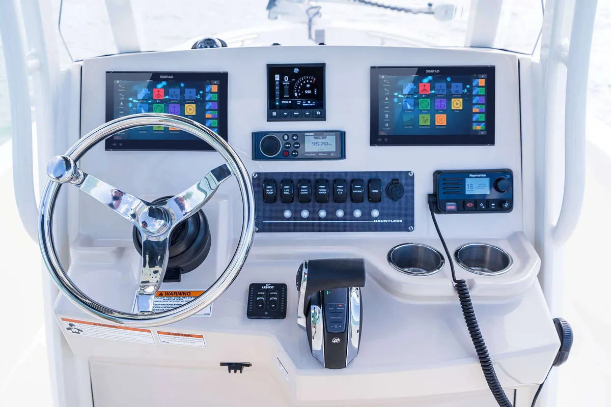 2027 Boston Whaler 220 Dauntless-5