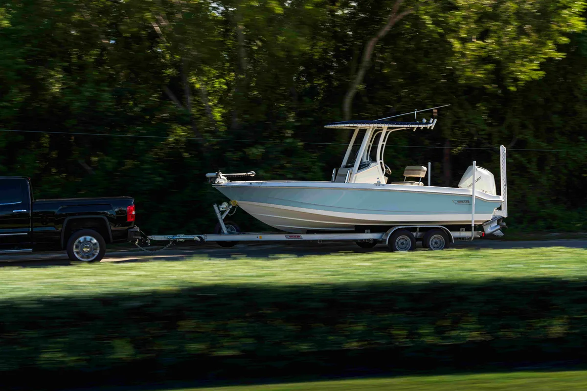 2027 Boston Whaler 220 Dauntless-4