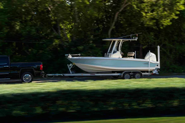 2027 Boston Whaler 220 Dauntless-4