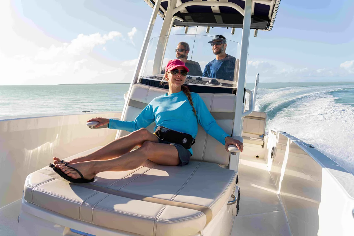 2027 Boston Whaler 220 Dauntless-19