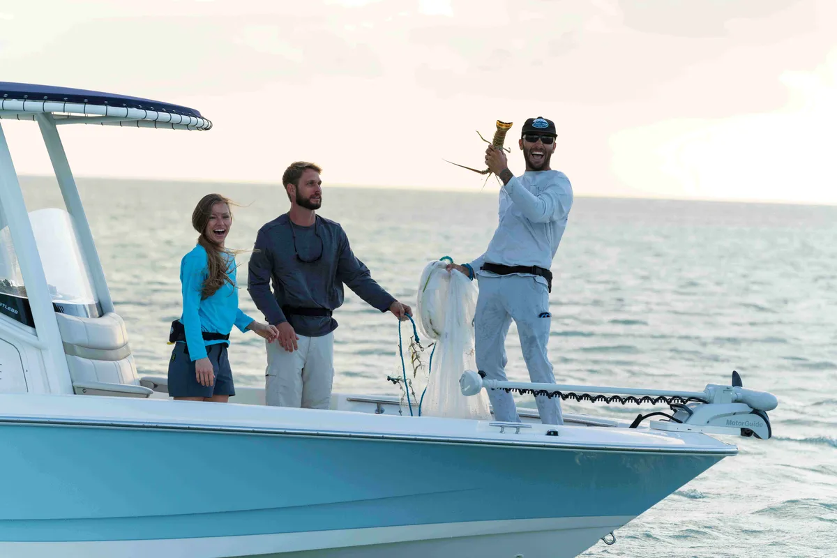 2027 Boston Whaler 220 Dauntless-20