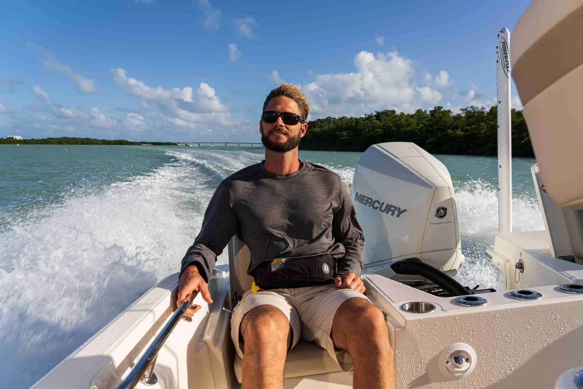 2027 Boston Whaler 220 Dauntless-21