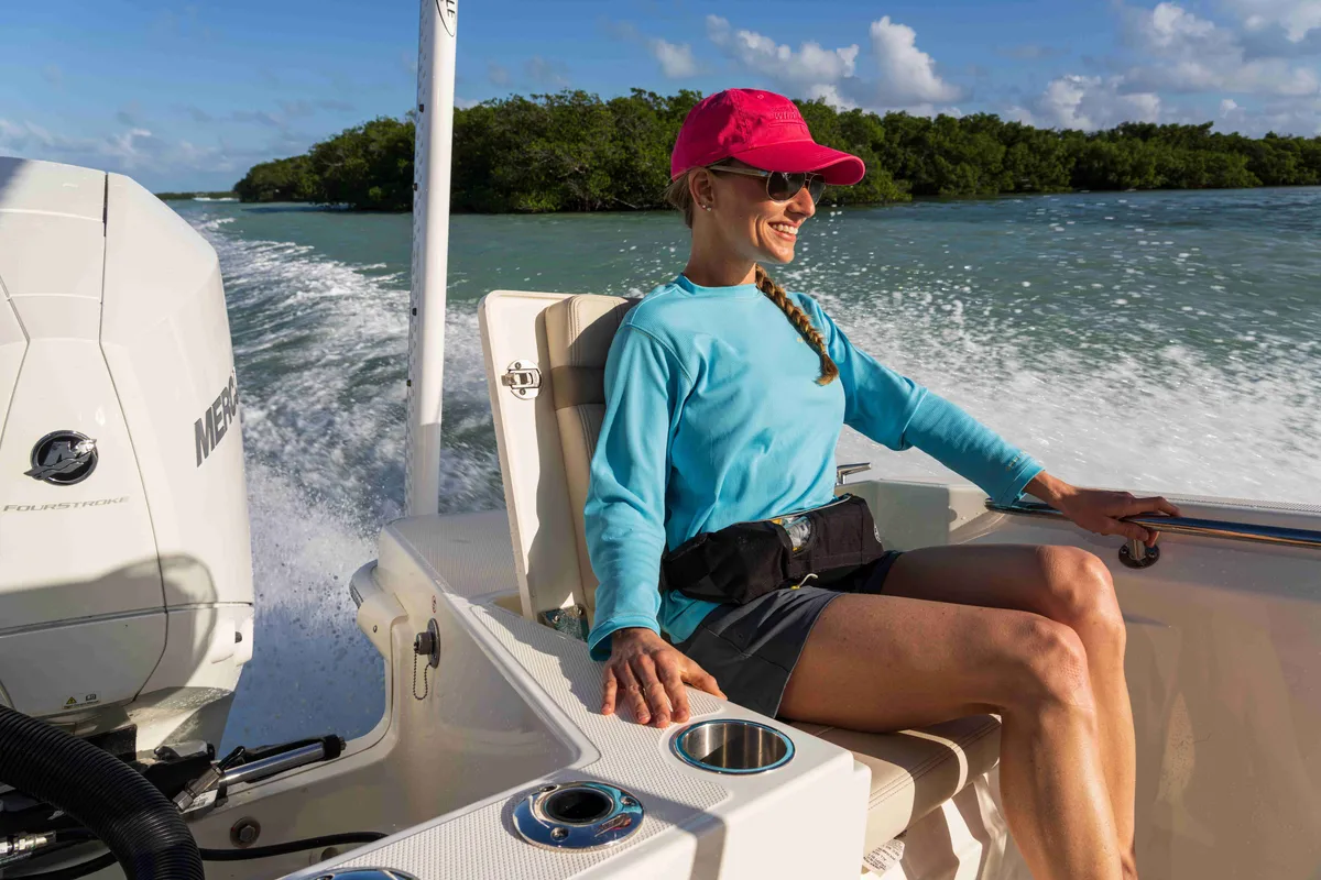 2027 Boston Whaler 220 Dauntless-22