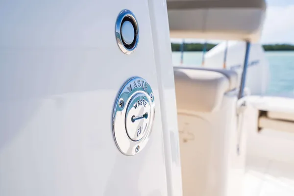 2027 Boston Whaler 220 Dauntless-7