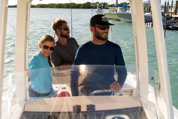 2027 Boston Whaler 220 Dauntless-31