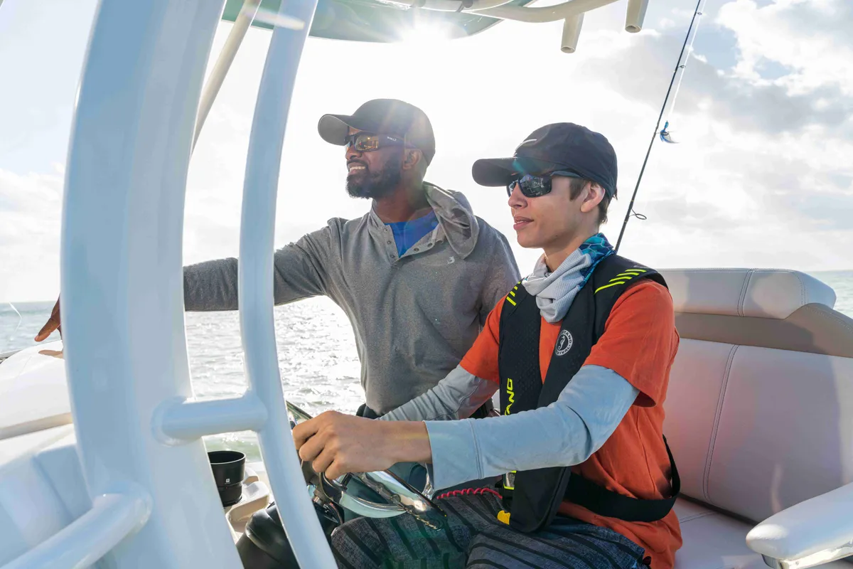 2027 Boston Whaler 250 Dauntless-26