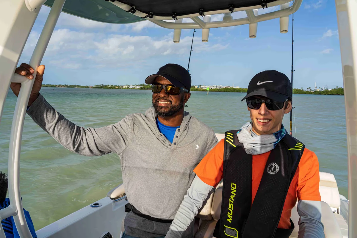 2027 Boston Whaler 250 Dauntless-28