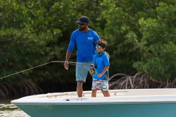 2027 Boston Whaler 250 Dauntless-33