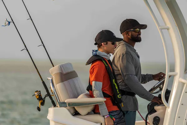 2027 Boston Whaler 250 Dauntless-34