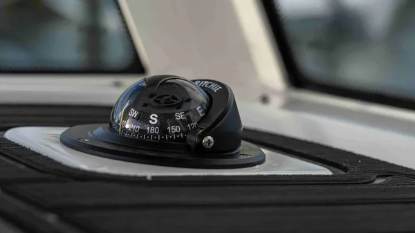2027 Boston Whaler 280 Dauntless-11