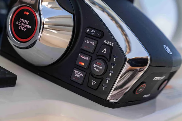 2027 Boston Whaler 280 Dauntless-32