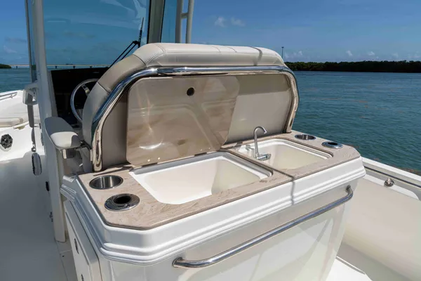 2027 Boston Whaler 280 Dauntless-35