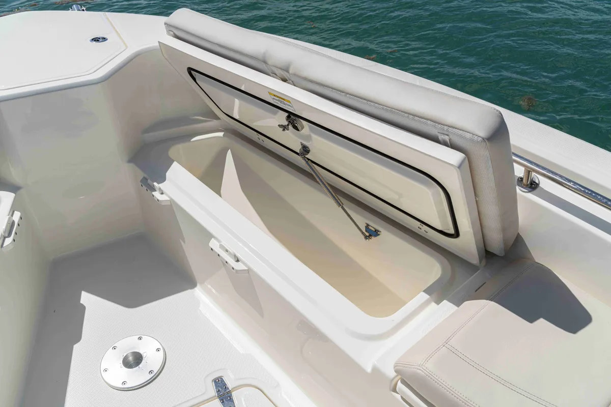 2027 Boston Whaler 280 Dauntless-40