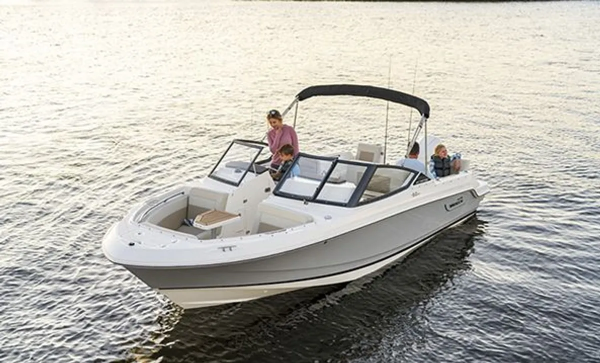 2027 Boston Whaler 210 Vantage -2
