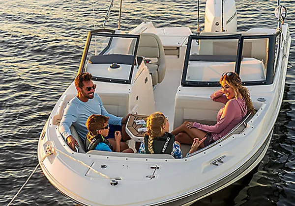 2027 Boston Whaler 210 Vantage -3