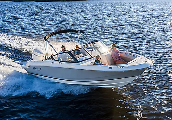 2027 Boston Whaler 210 Vantage -4