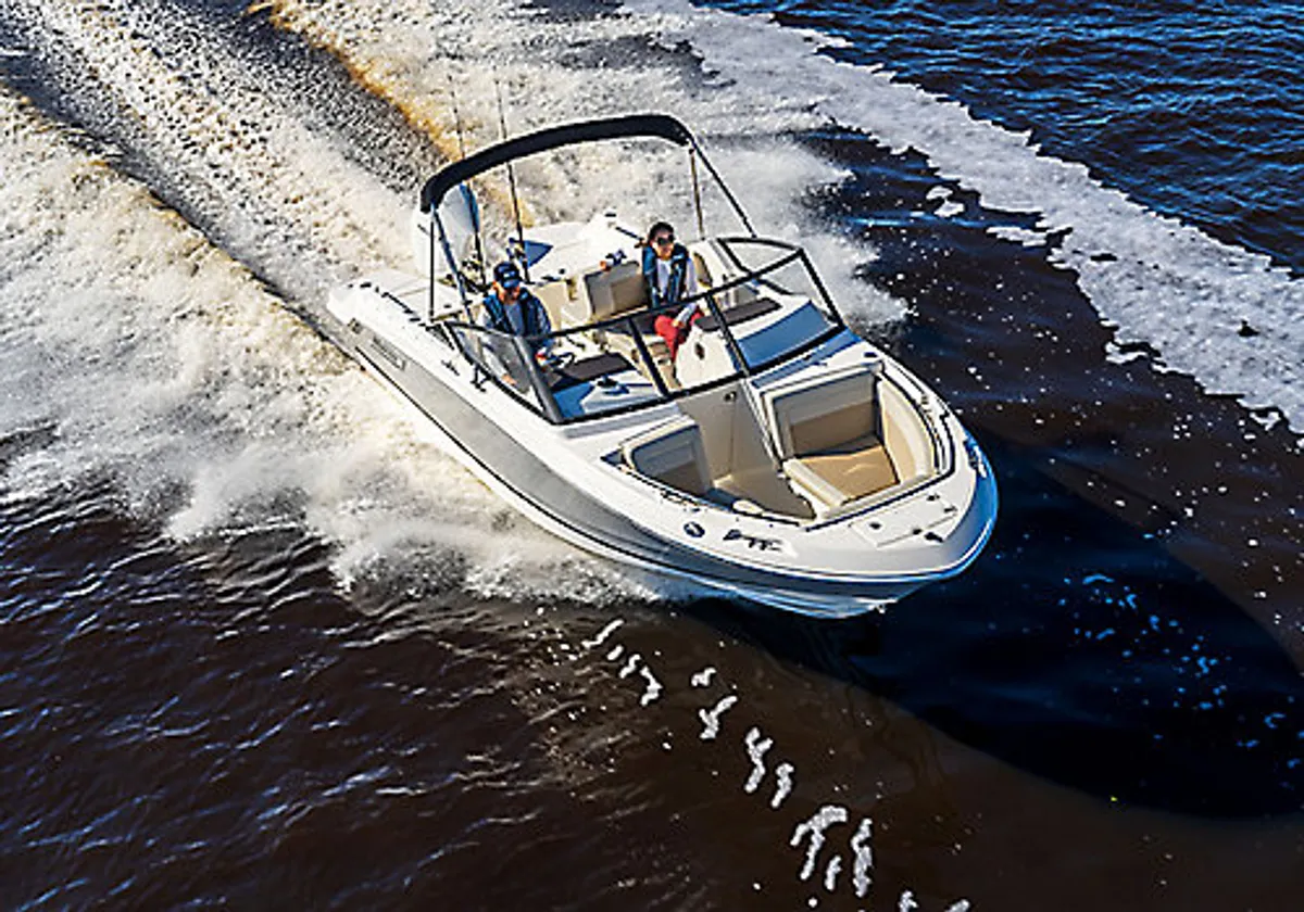 2027 Boston Whaler 210 Vantage -7