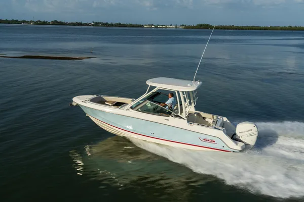 2027 Boston Whaler 240 Vantage -7