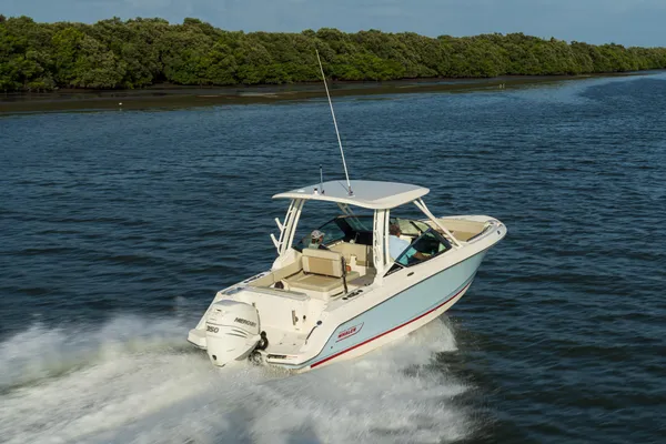 2027 Boston Whaler 240 Vantage -8