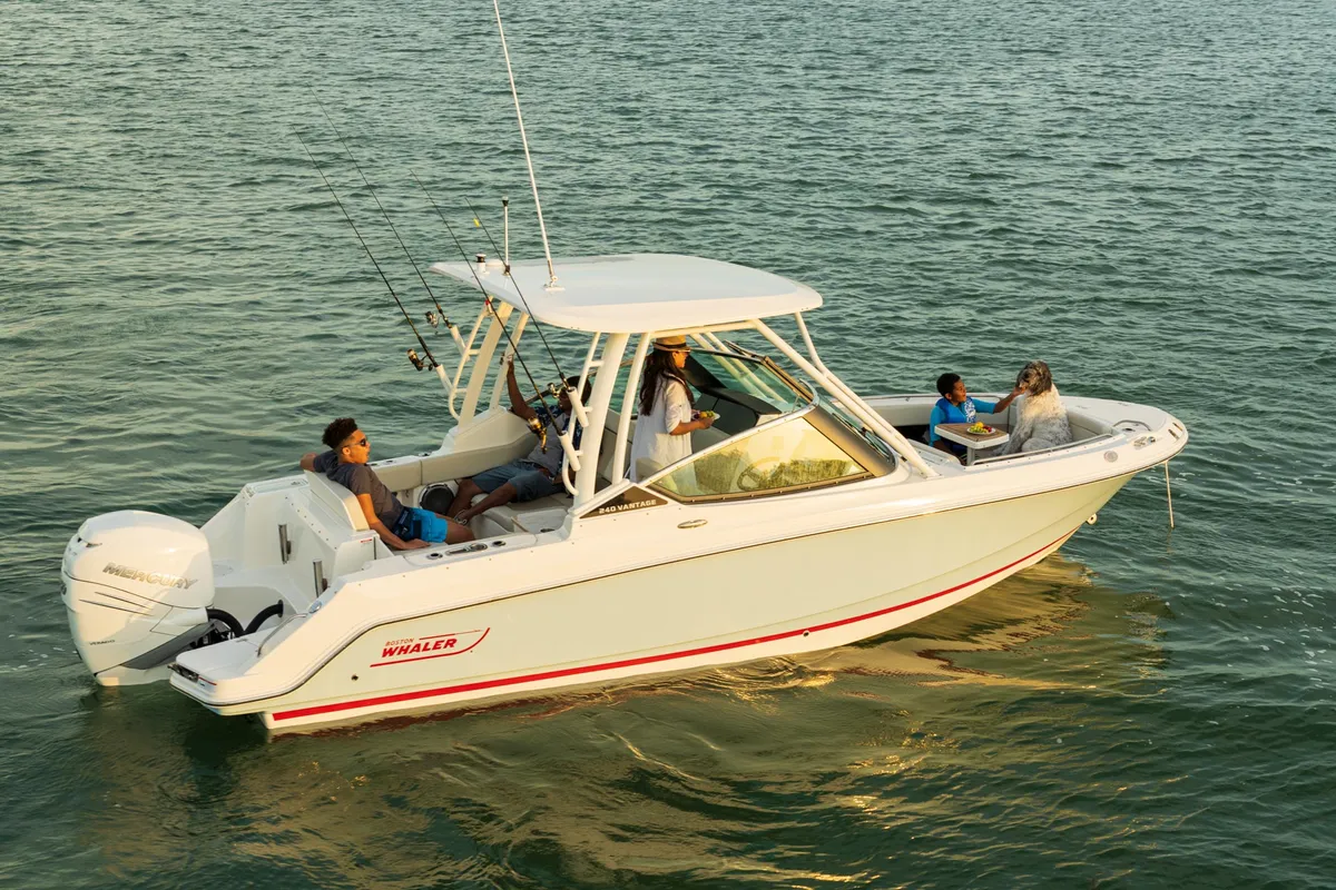 2027 Boston Whaler 240 Vantage -1