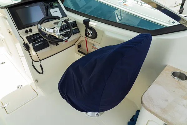 2027 Boston Whaler 240 Vantage -21