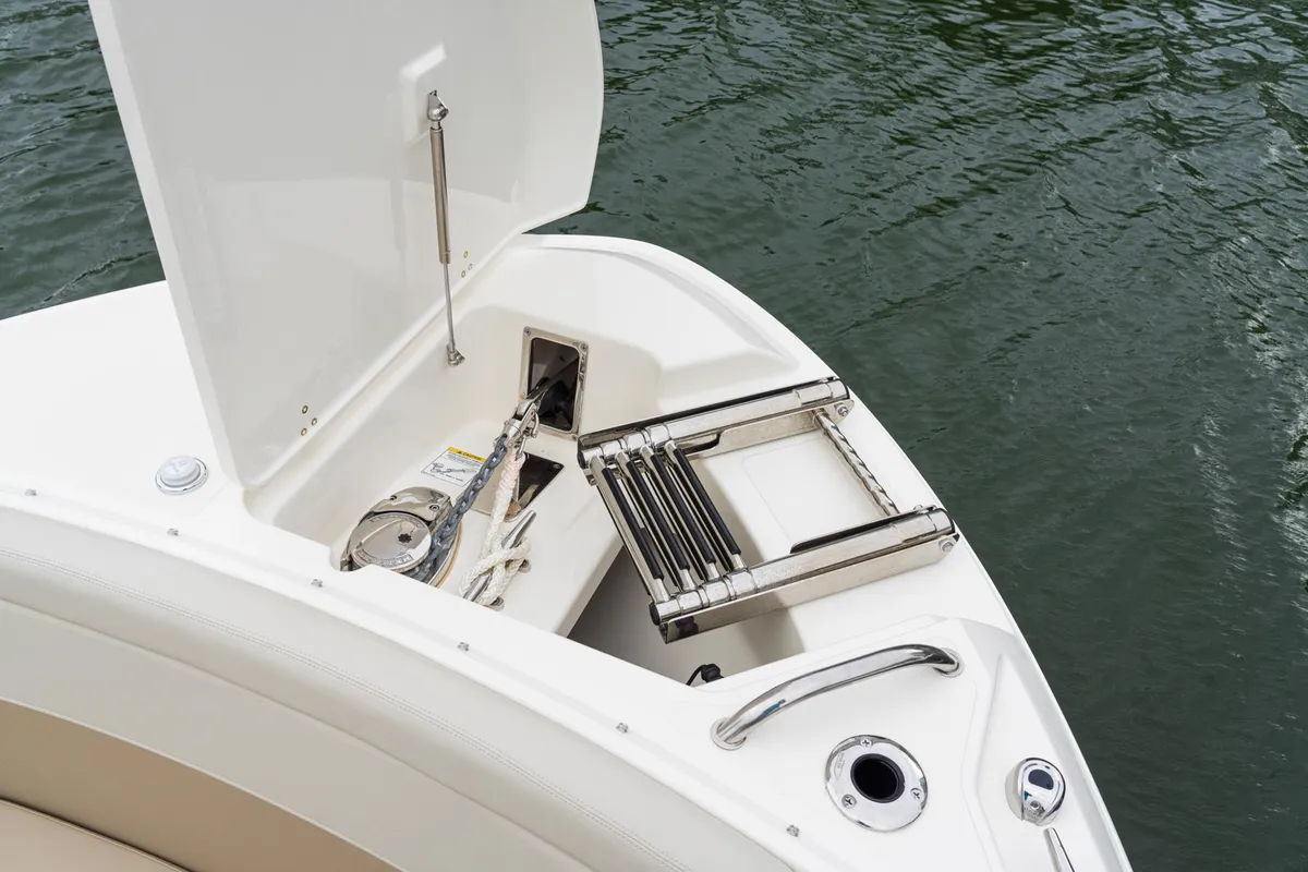 2027 Boston Whaler 240 Vantage -22