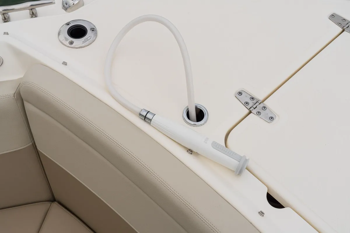 2027 Boston Whaler 240 Vantage -25