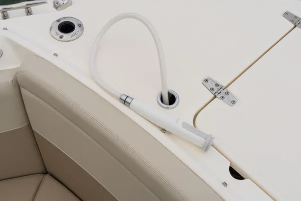2027 Boston Whaler 240 Vantage -28