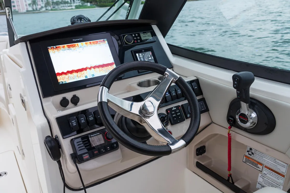 2027 Boston Whaler 240 Vantage -29