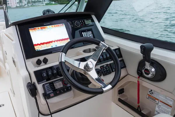 2027 Boston Whaler 240 Vantage -32