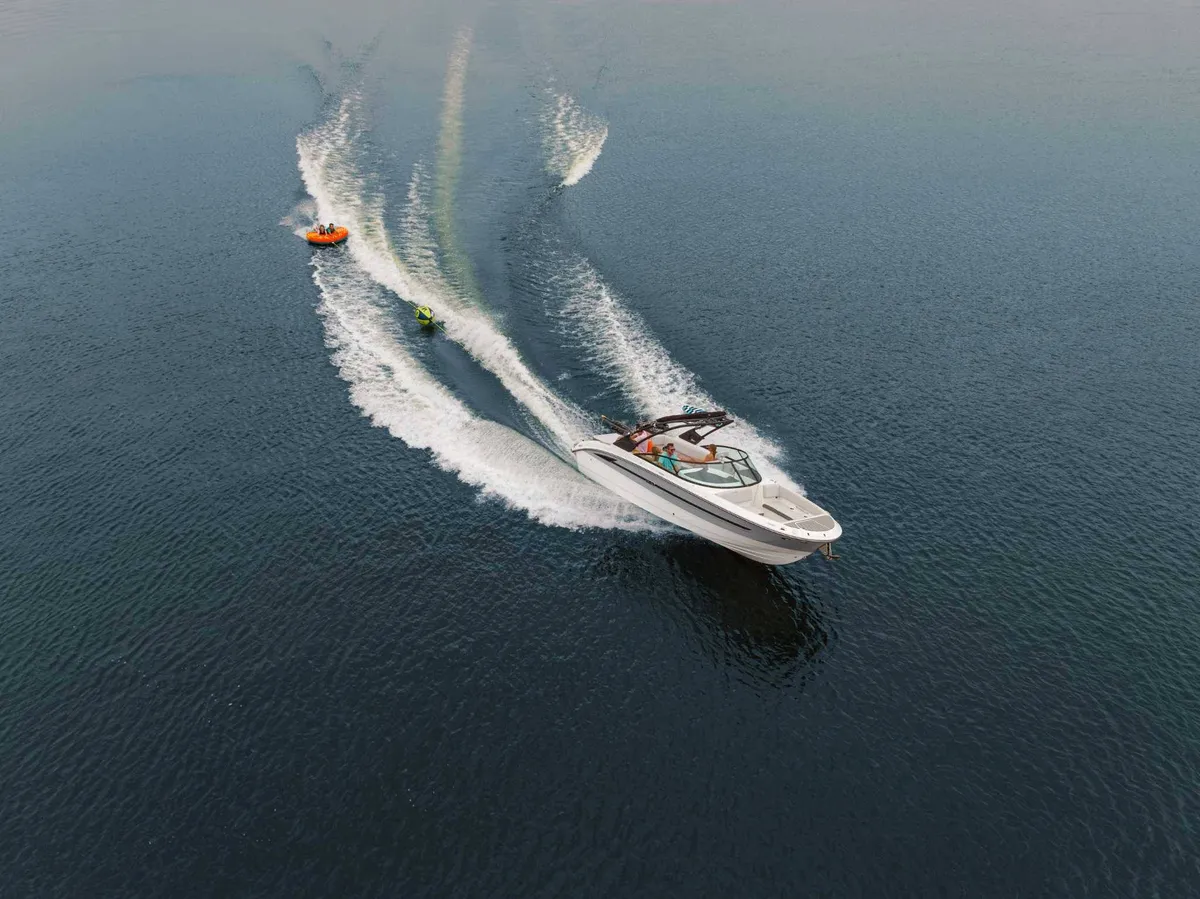 2027 Sea Ray SDX 270 Surf -13