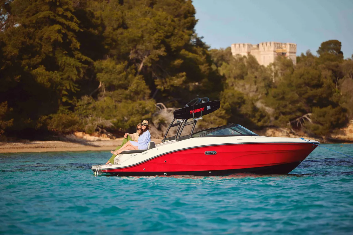 2027 Sea Ray SPX 210-1