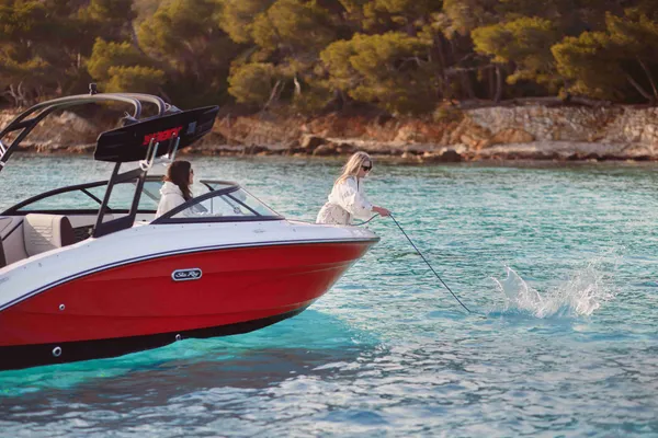 2027 Sea Ray SPX 210-37