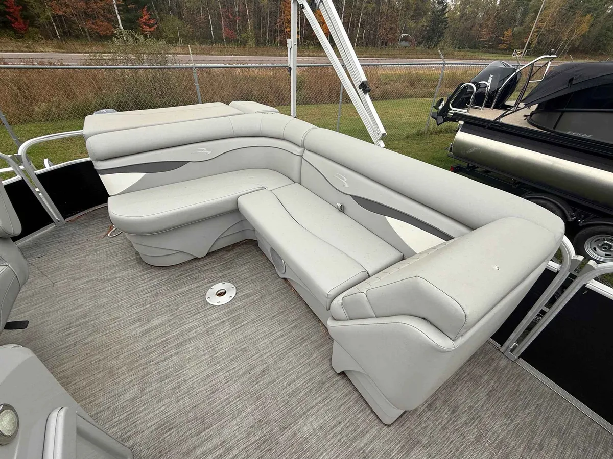 boat-carouselImage-image