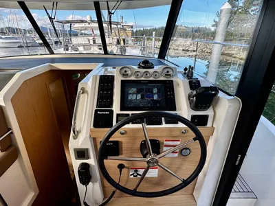 Pre-Owned 2022 Beneteau Swift Trawler 41 Fly for Sale | Vancouver, BC | M&P Yacht Centre | 690923f1a9a1aa99f50868f7