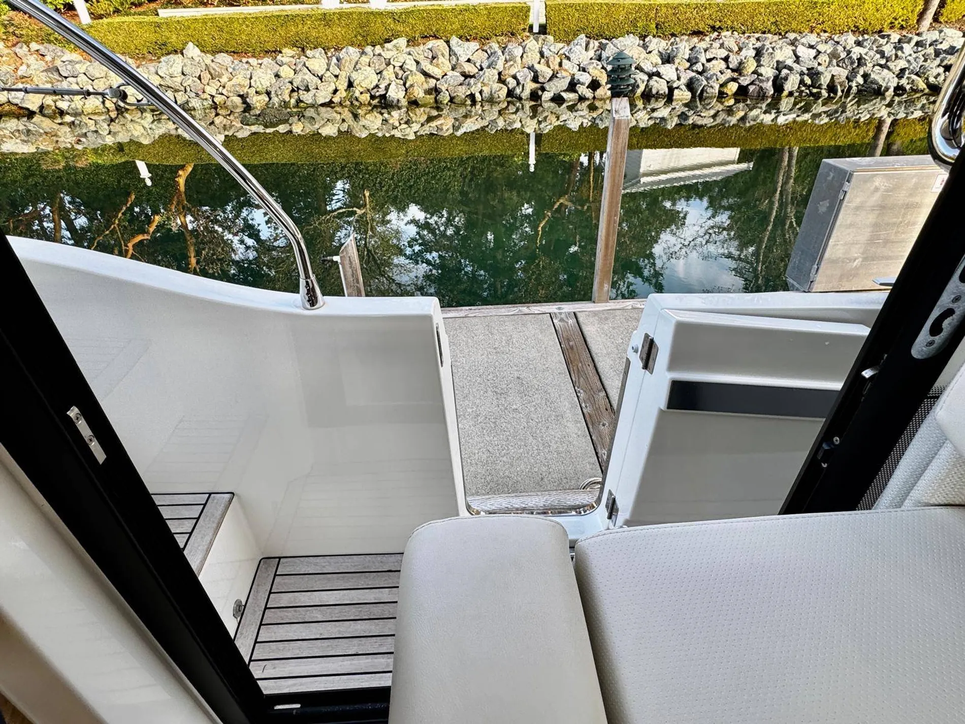 Pre-Owned 2022 Beneteau Swift Trawler 41 Fly for Sale | Vancouver, BC | M&P Yacht Centre | 690923f1a9a1aa99f50868f7