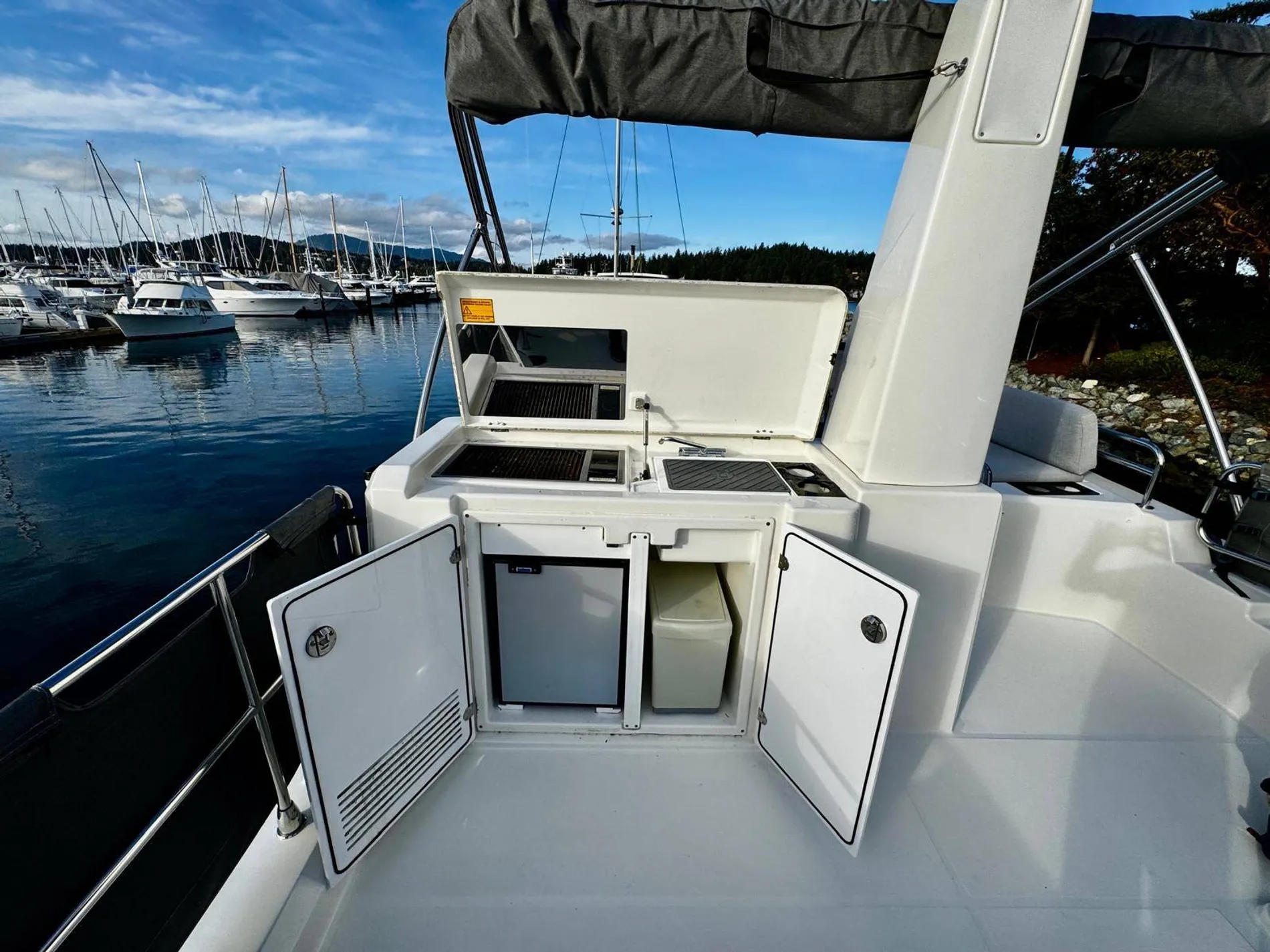 Pre-Owned 2022 Beneteau Swift Trawler 41 Fly for Sale | Vancouver, BC | M&P Yacht Centre | 690923f1a9a1aa99f50868f7