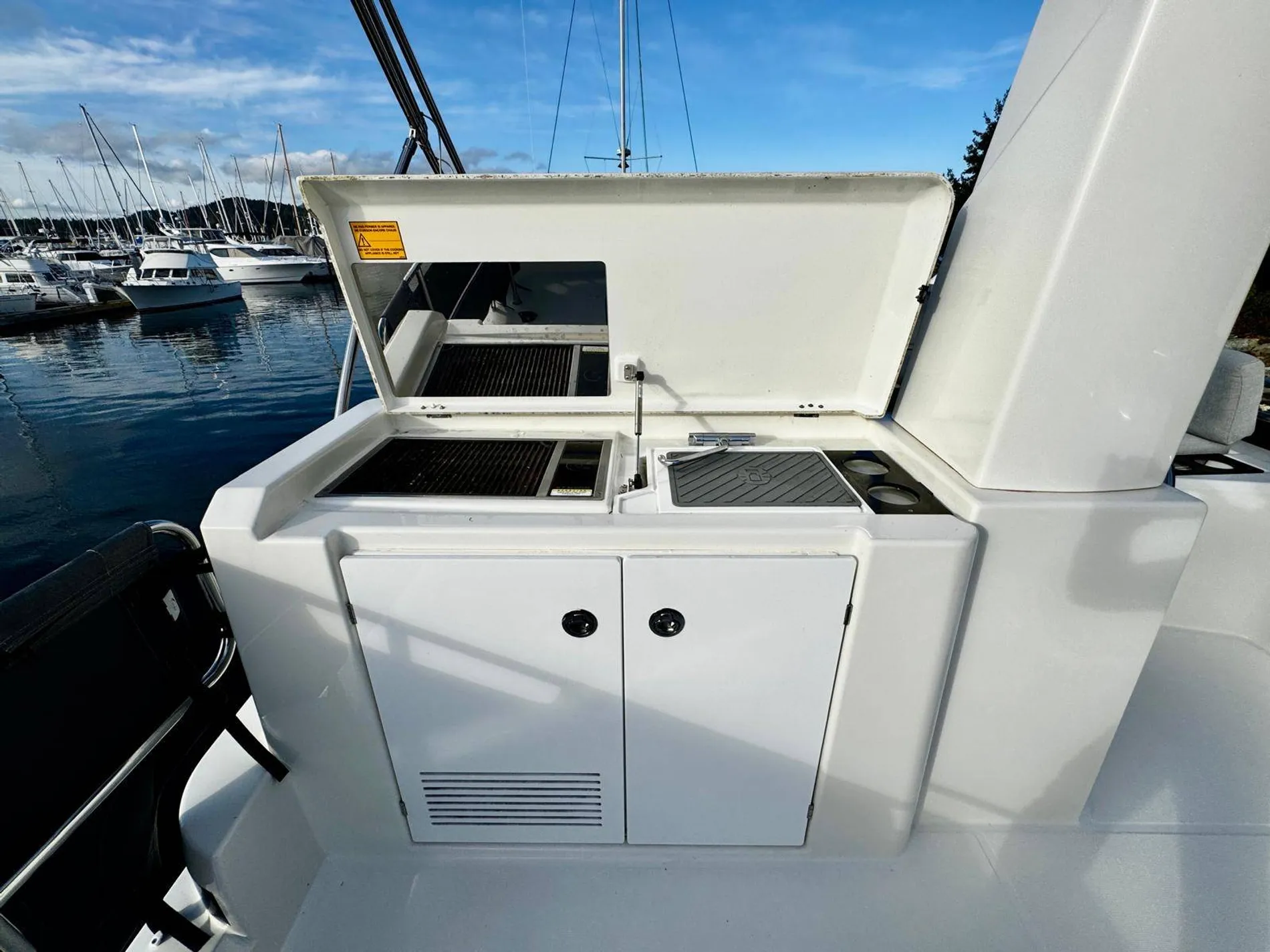 Pre-Owned 2022 Beneteau Swift Trawler 41 Fly for Sale | Vancouver, BC | M&P Yacht Centre | 690923f1a9a1aa99f50868f7