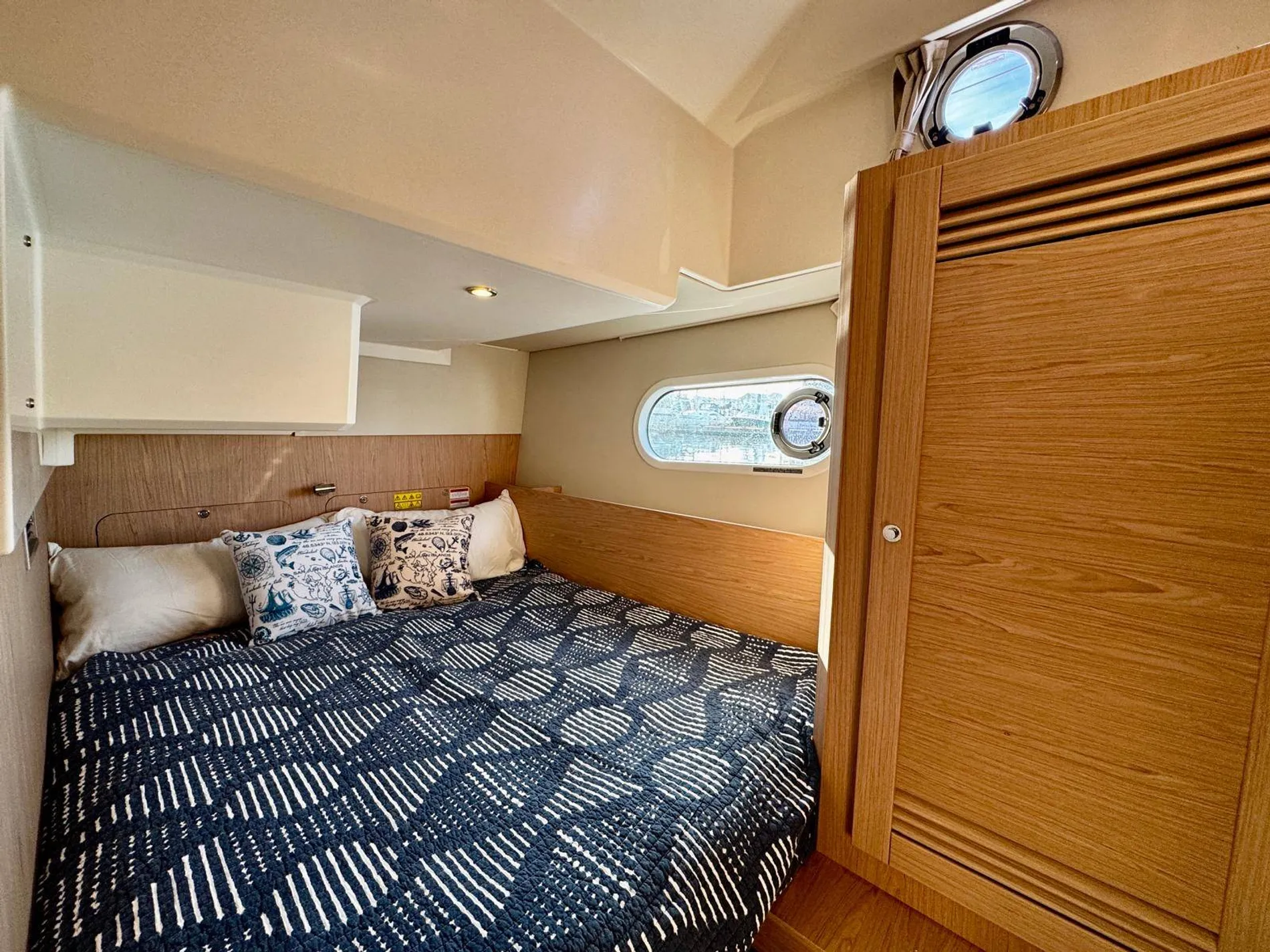 Pre-Owned 2022 Beneteau Swift Trawler 41 Fly for Sale | Vancouver, BC | M&P Yacht Centre | 690923f1a9a1aa99f50868f7