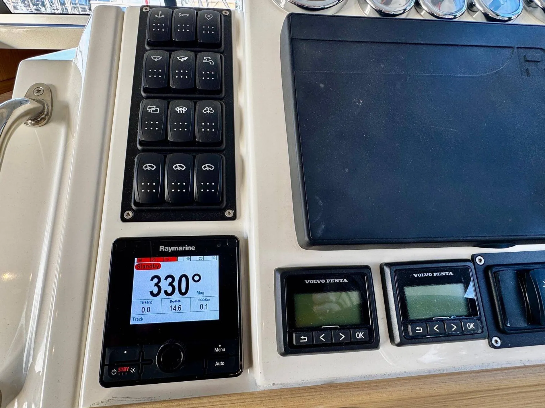 Pre-Owned 2022 Beneteau Swift Trawler 41 Fly for Sale | Vancouver, BC | M&P Yacht Centre | 690923f1a9a1aa99f50868f7