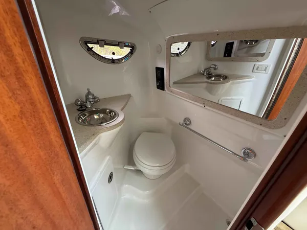 2013 Cobalt 323 detail image 21